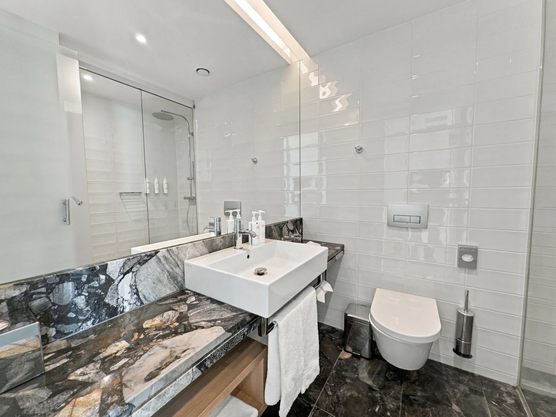 Bathroom edited by Archir